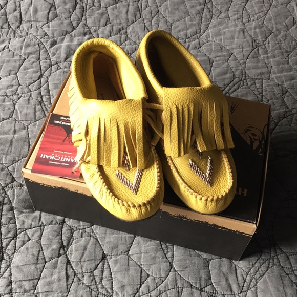 NWT Manitobah Mukluks Paddle Grain Tan Moccasins size 8 - Picture 1 of 11